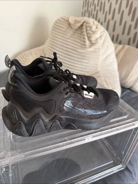 Nike Black Athletic Sneakers with Subtle Reflective Accents